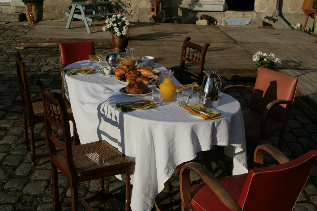 Les Douves Bed & Breakfast
