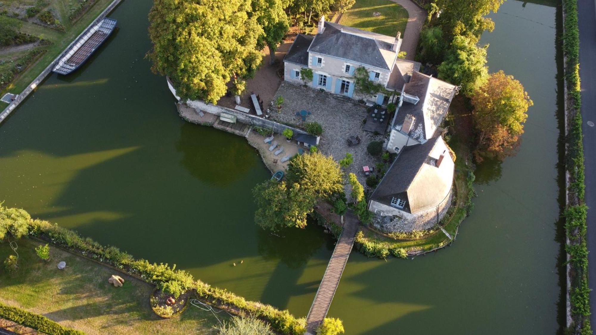 Les Douves Bed & Breakfast Onzain