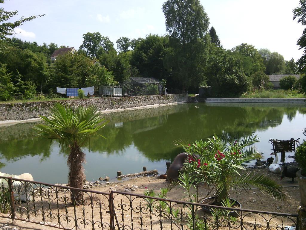 Les Douves 2*